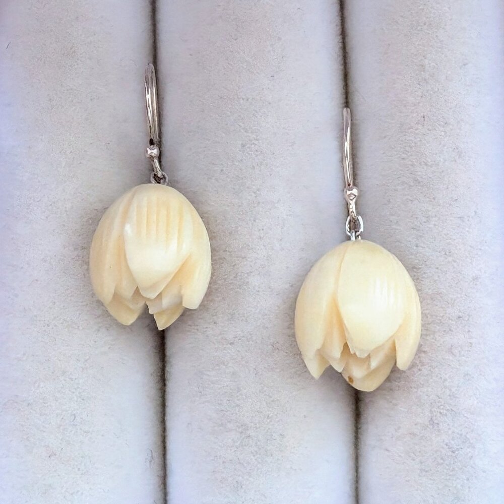 Vintage Carved Bakelite Tulip Flower Sterling Silver Hooks Dangle Drop E…